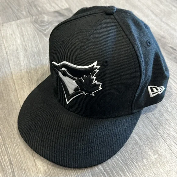 Toronto Blue Jays New Era Fitted Baseball Hat Cap 7 1/8 Black Logo - Picture 1 of 11